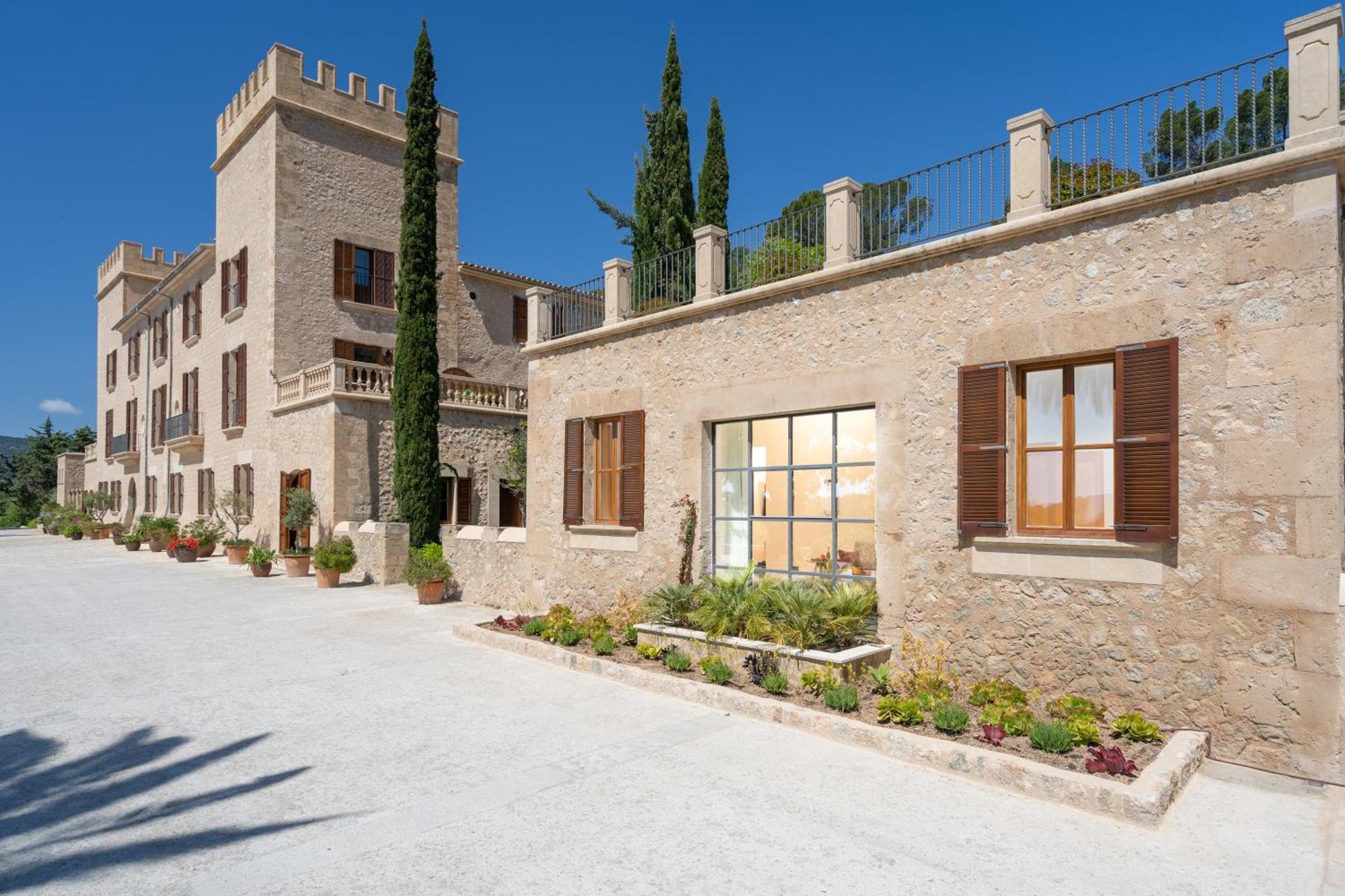Castell Son Claret - The Leading Hotels Of The World Es Capdella Exterior photo