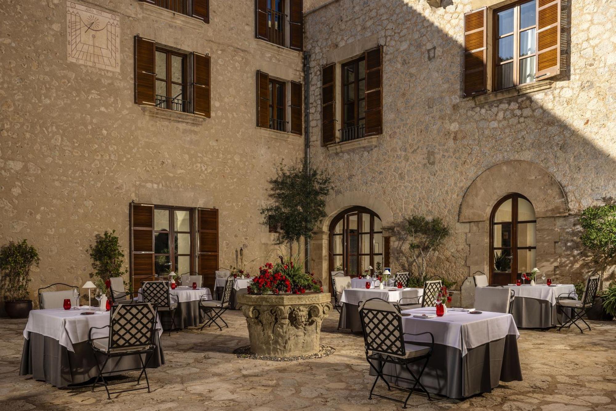 Castell Son Claret - The Leading Hotels Of The World Es Capdella Exterior photo