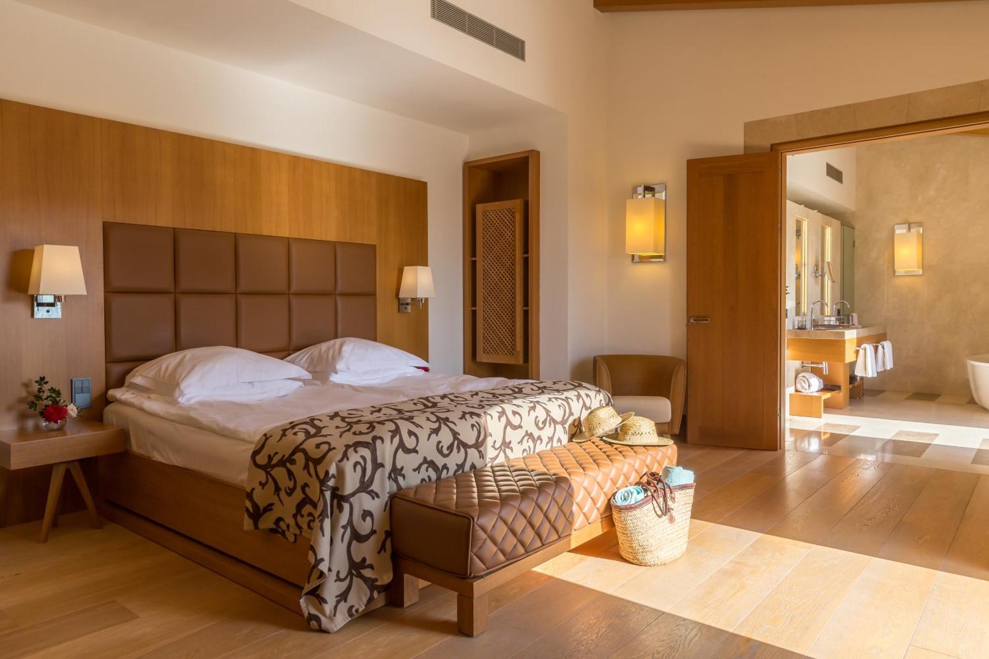 Castell Son Claret - The Leading Hotels Of The World Es Capdella Exterior photo